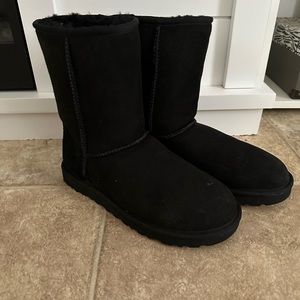 Black UGG Short 2 boots. Size 8